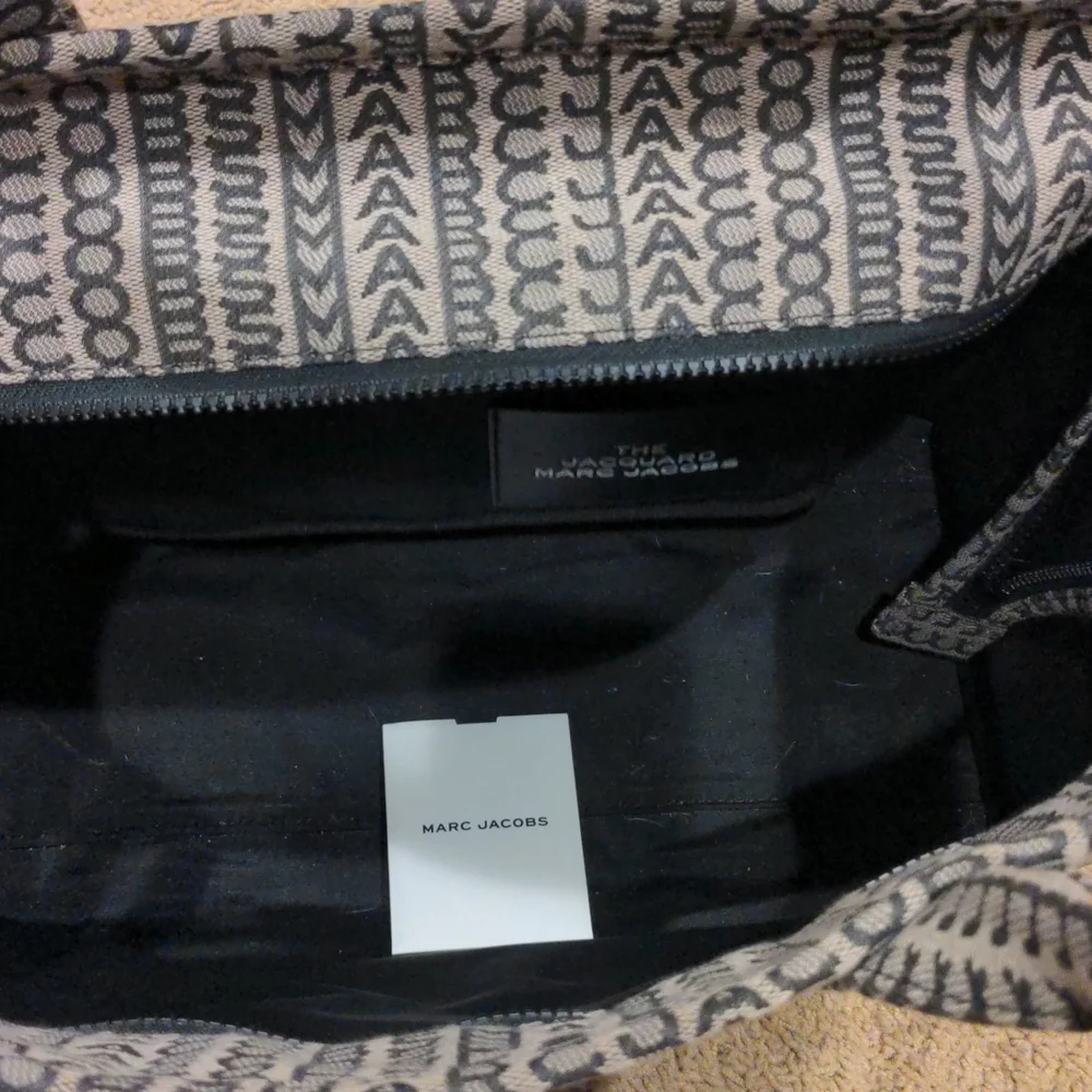 Marc Jacobs Large Jacquard Monogram Tote - Picture 4 of 16
